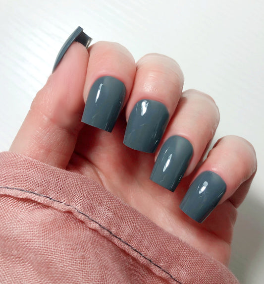 faux ongles gris foncé press on nails dark grey