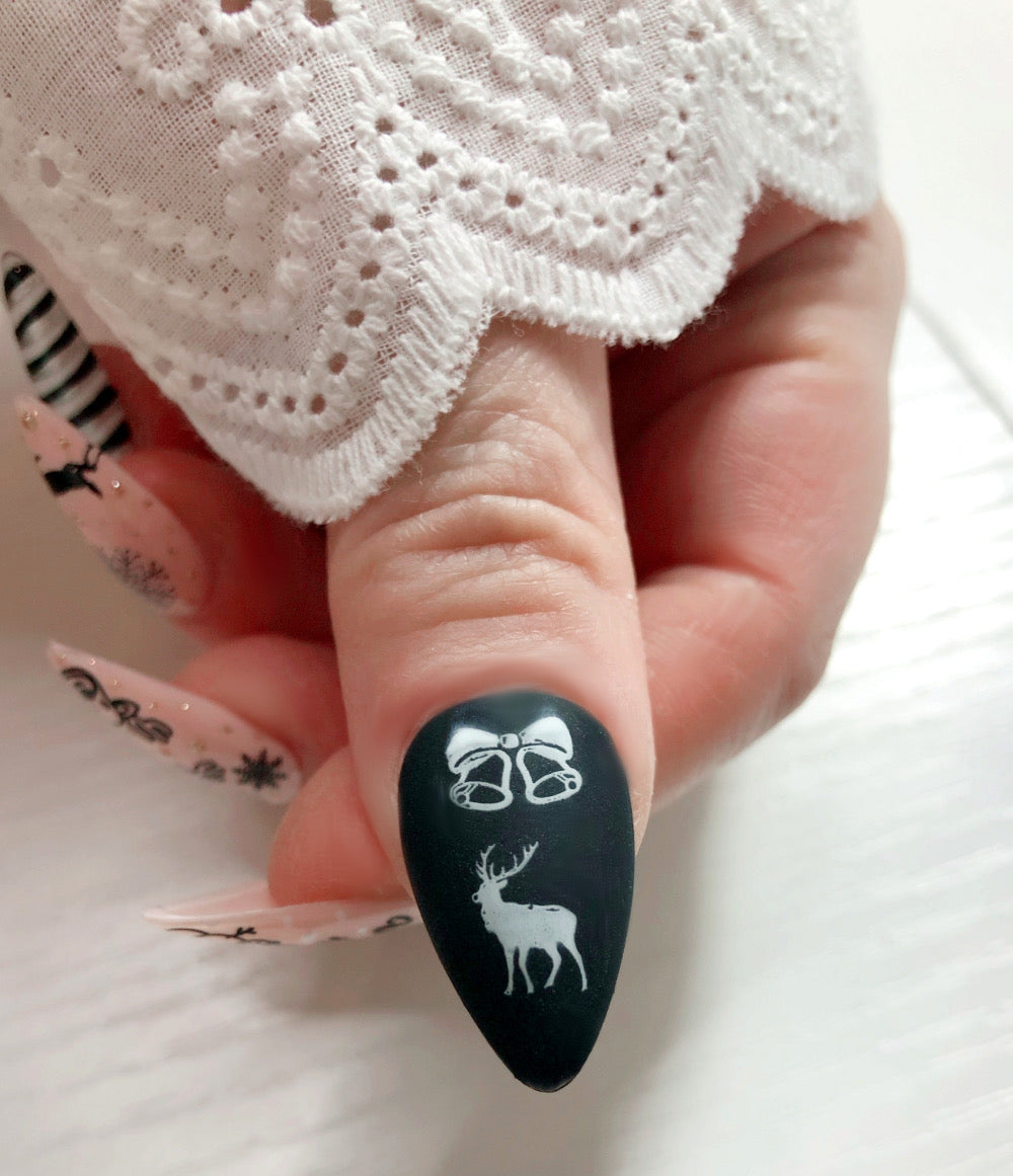 Winter - Venuza Nails