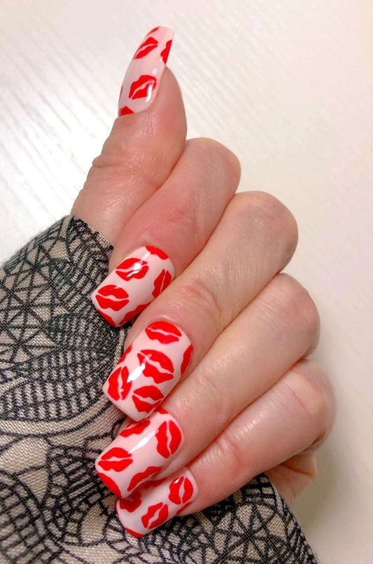 Lipssy Red - Venuza Nails