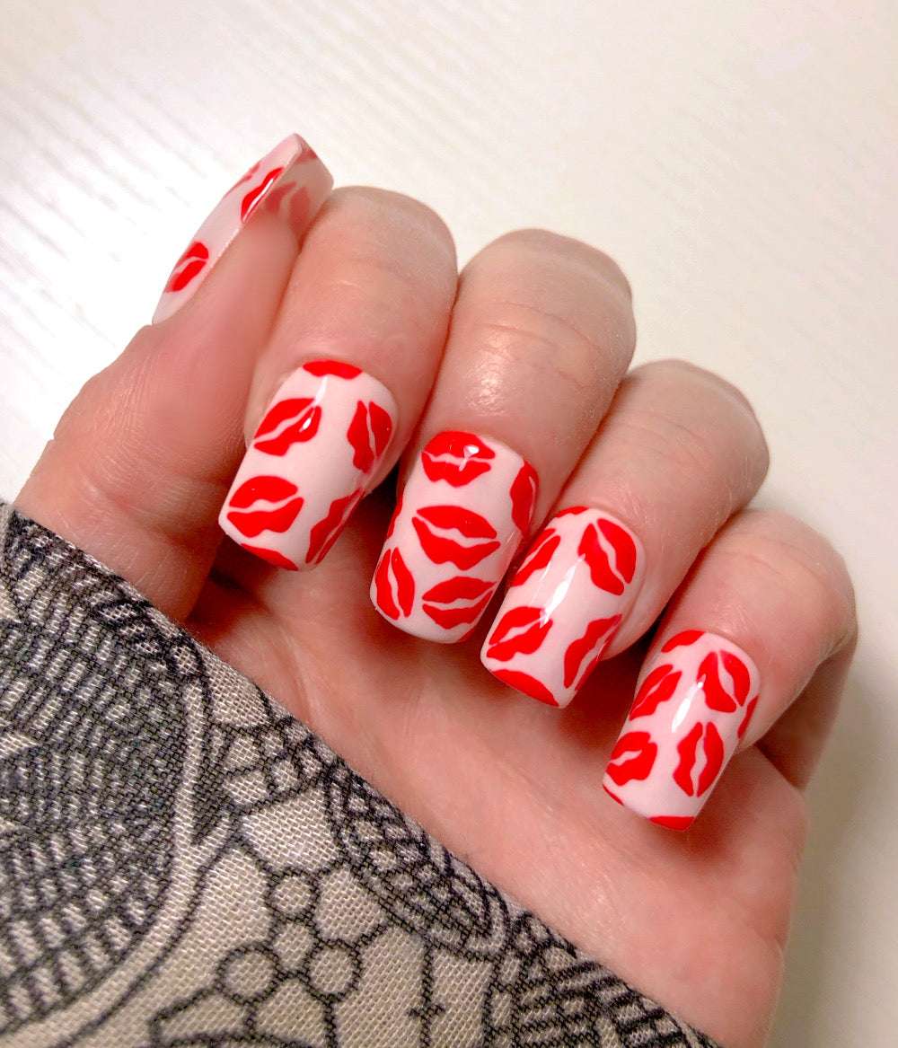 Lipssy Red - Venuza Nails