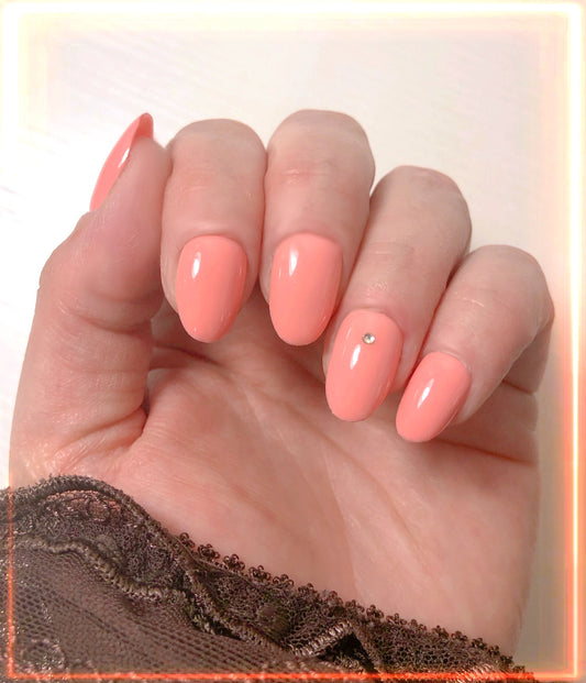 faux ongles couleur pêche avec strass, press on nails peach with glitter