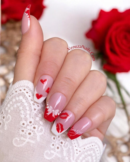 Cupido – Faux Ongles Nude à French Rouge et Nail Art Romantique