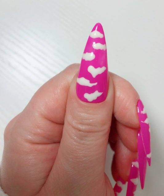 faux-ongles-roses-nuages-strass-3