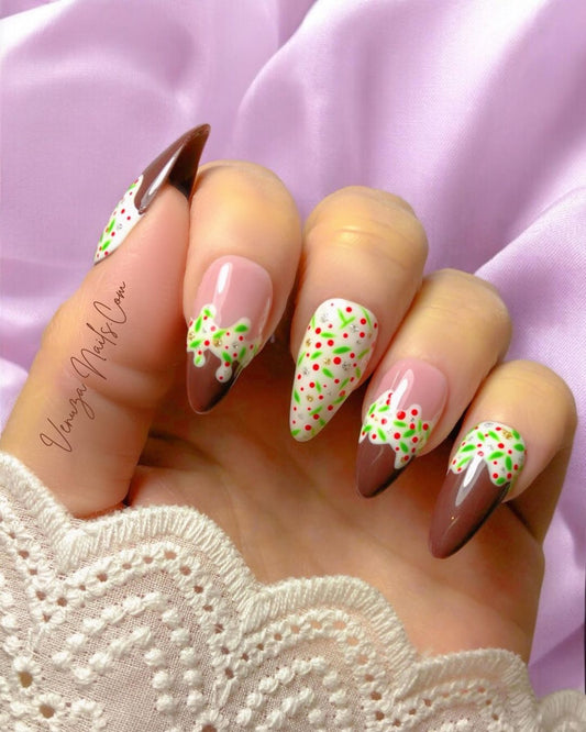 Faux ongles Popcake, motif gourmand chocolat et confettis multicolores – Venuza Nails