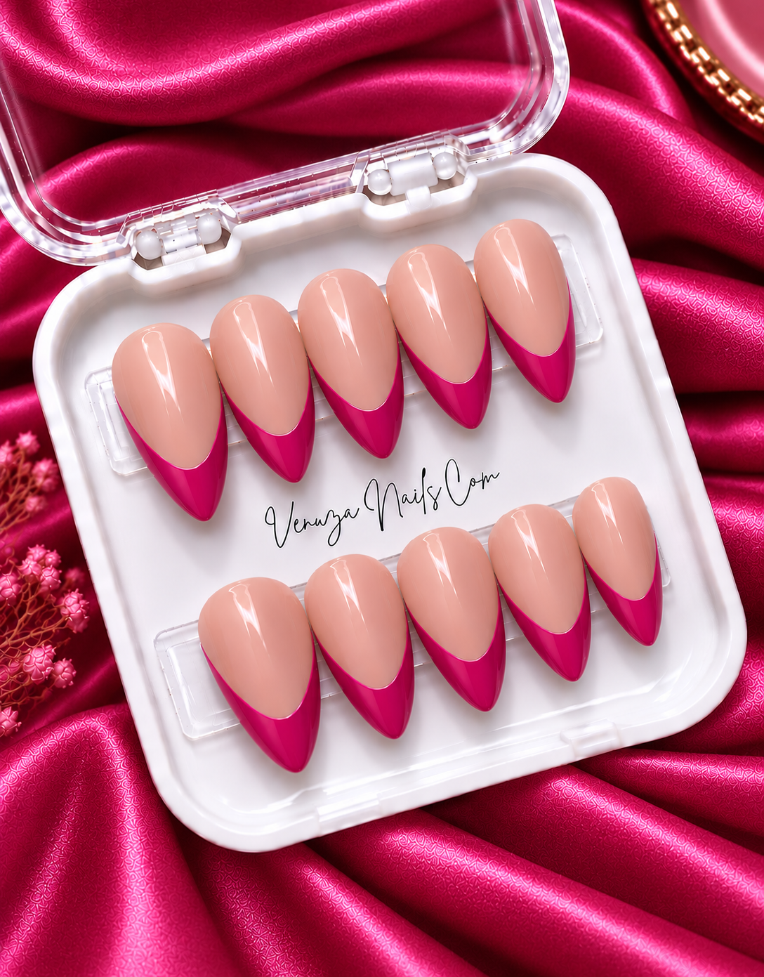 Press-on nails forme amande avec base nude et French manucure fuchsia brillante – modèle French Amande Venuza Nails