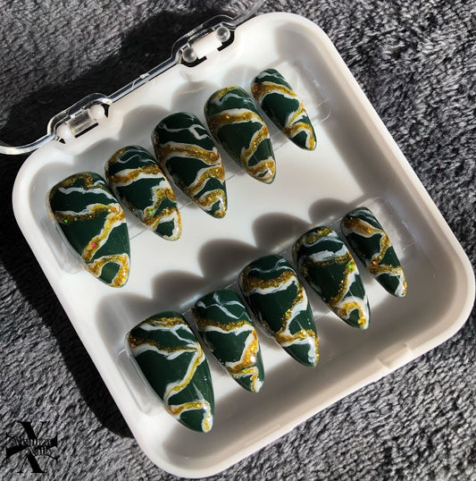 Amazonia - Press On Nails Marbre Vert et Or