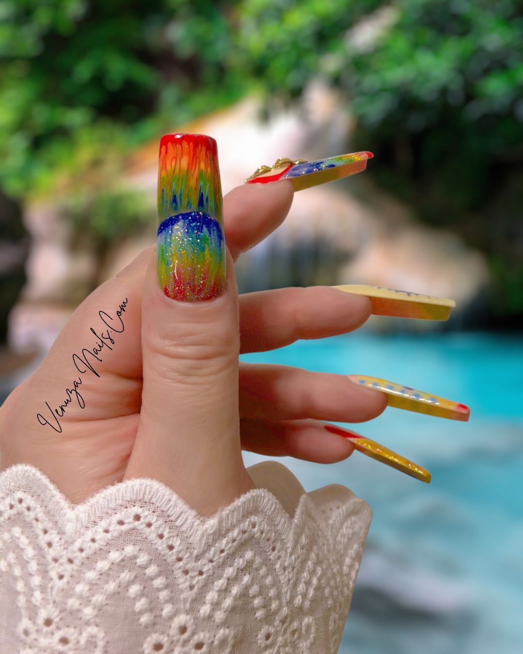 press-on-nails-rainbow-bijoux-serpent-carnaval
