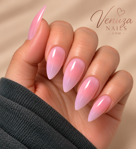 Faux ongles BABY POWDER rose bébé glossy, forme stiletto effilée – Venuza Nails