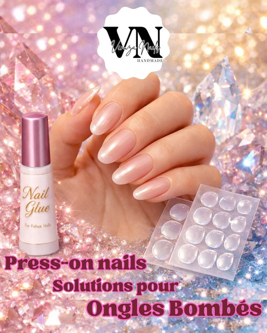 main de femme aux ongles bombés portant des press on nails avec un tube de colle a faux ongles et des gel pads