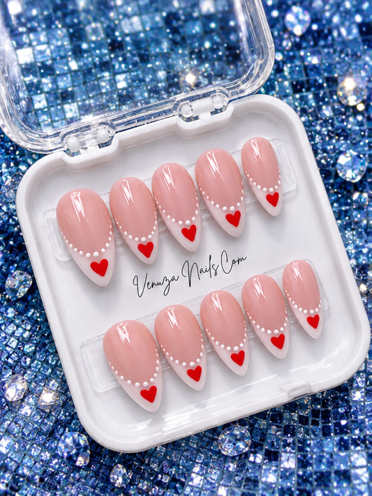 Desideria – Faux Ongles Nude à French - Cœurs Rouges