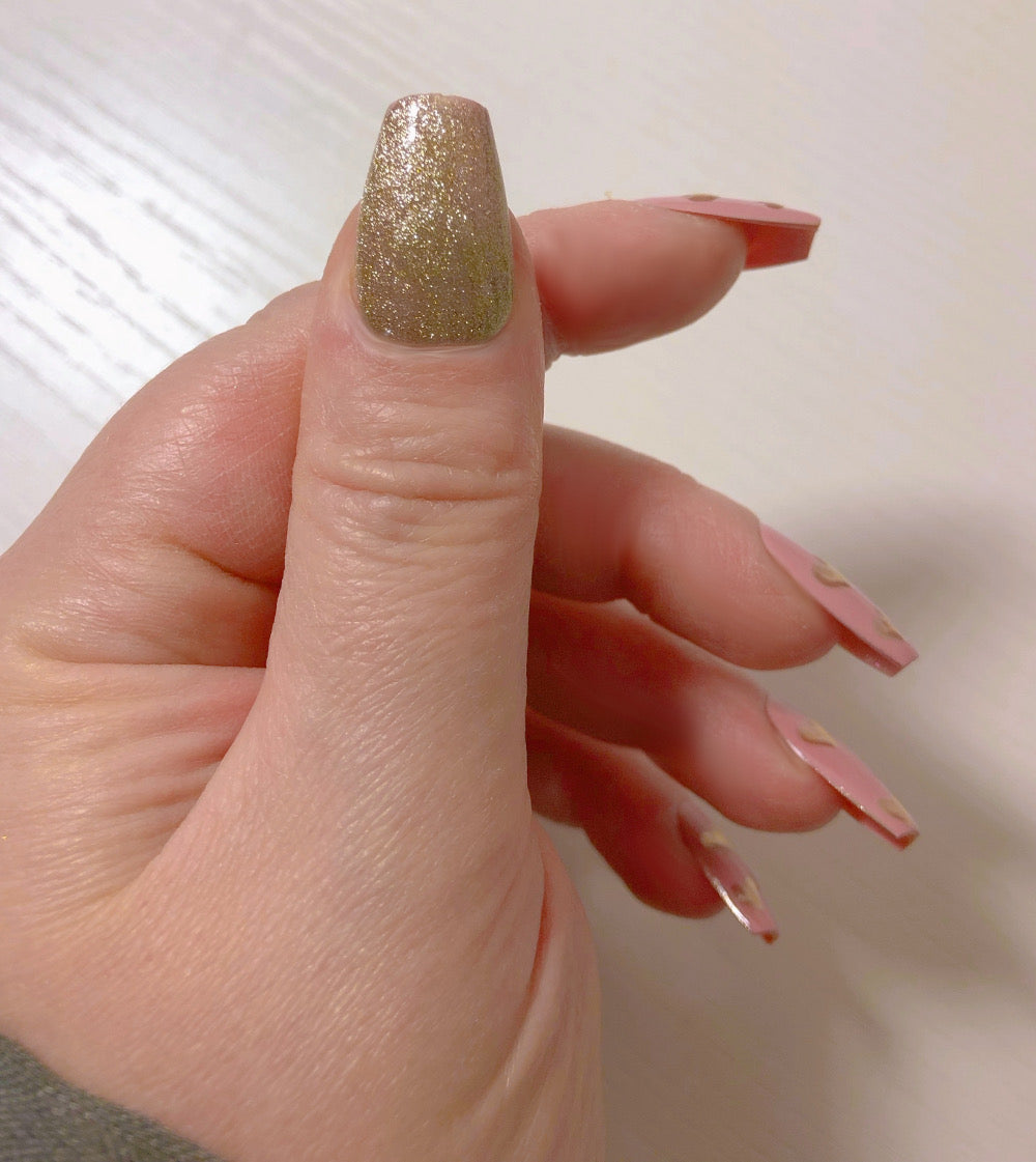 Gold in love - Venuza Nails
