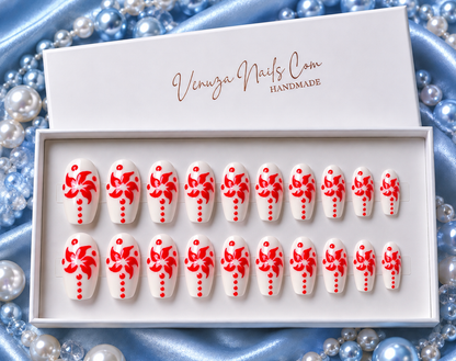 Kit press-on nails Amaryllis avec nail art floral rouge fait main