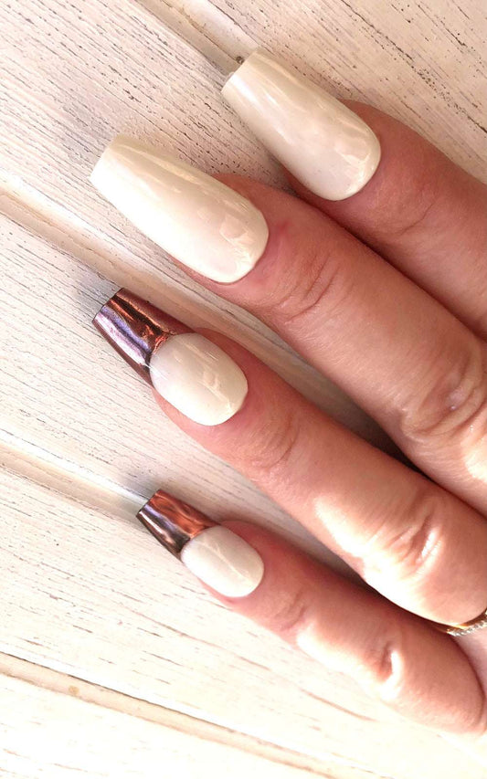 faux-ongles-blancs-french-manucure-cuivree-bronzy_03