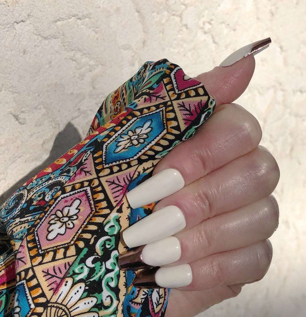 faux-ongles-blancs-french-manucure-cuivree-bronzy_04