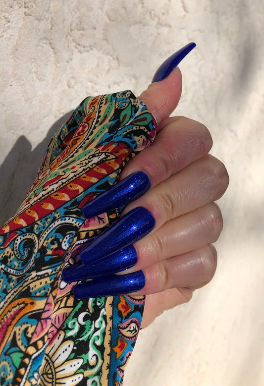 faux-ongles-bleu-roi-scintillant-1