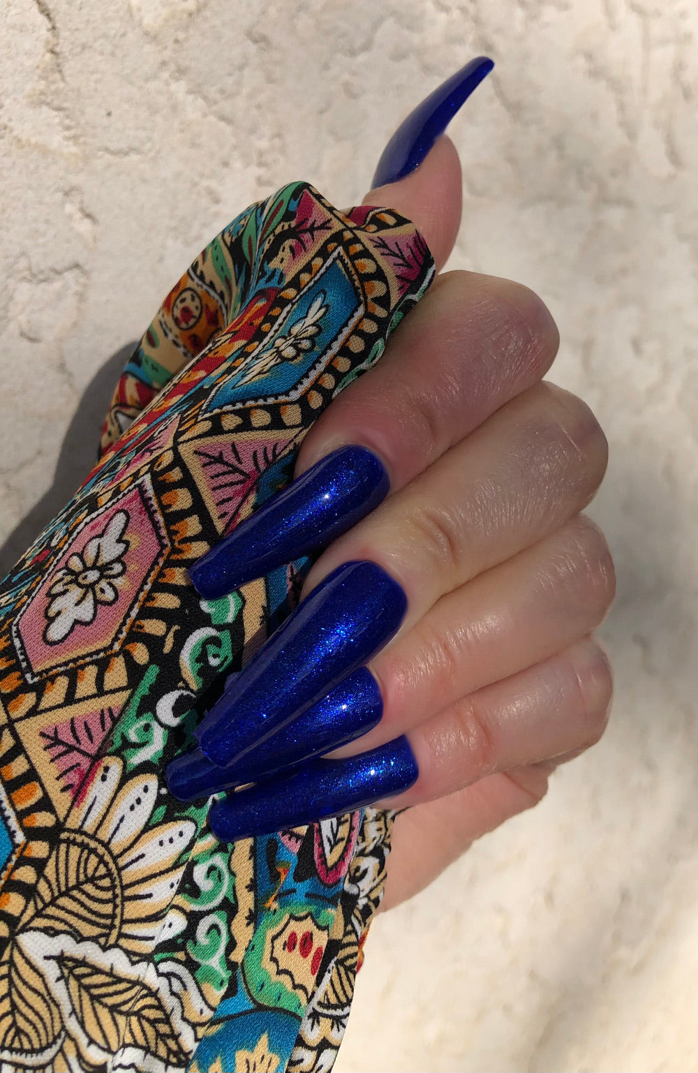 faux-ongles-bleu-roi-scintillant-3
