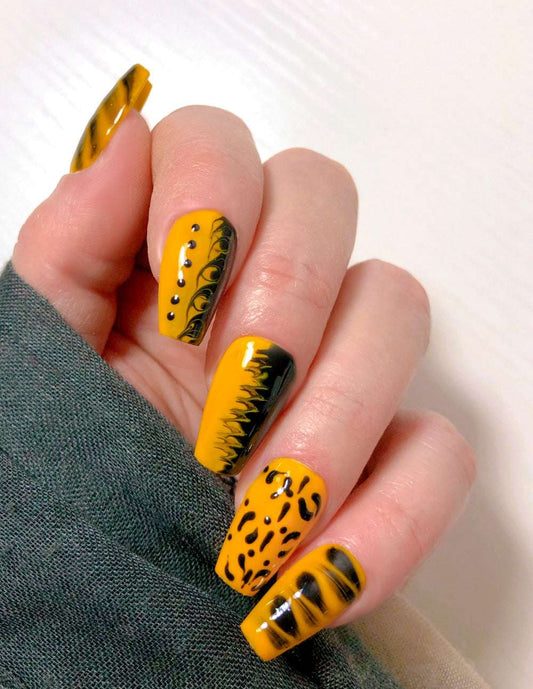 faux-ongles-caramel-motif-zebre-leopard-1