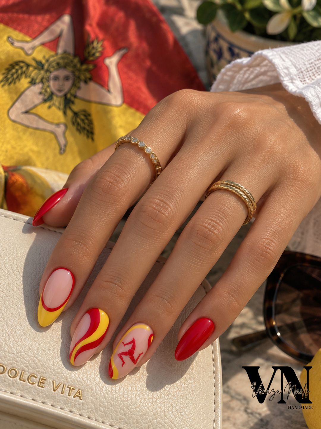 Press on nails Sicilian rouge jaune et nude inspirés de la Sicile, nail art artisanal Venuza Nails