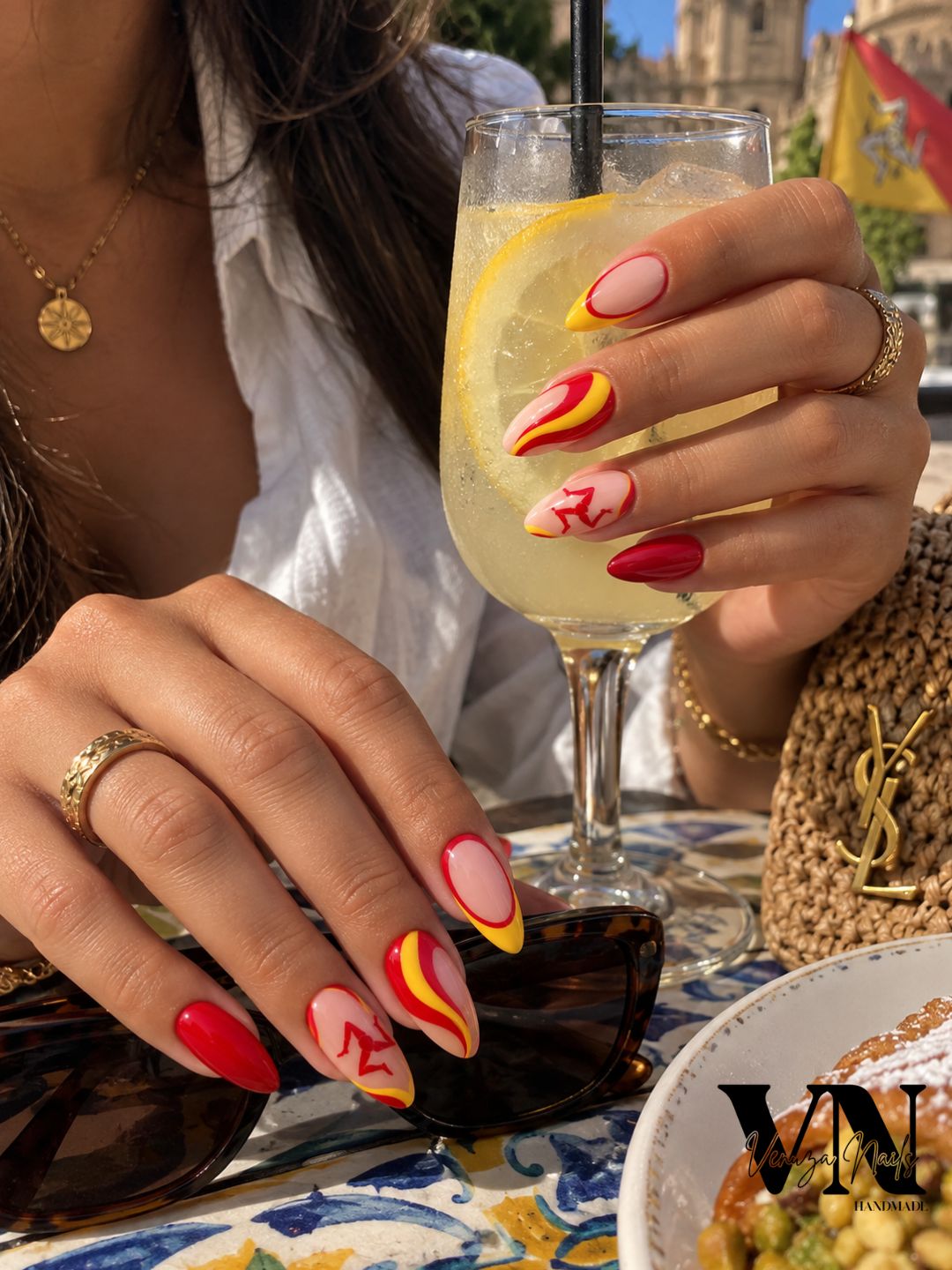 Press on nails Sicilian rouge jaune et nude inspirés de la Sicile, nail art artisanal Venuza Nails