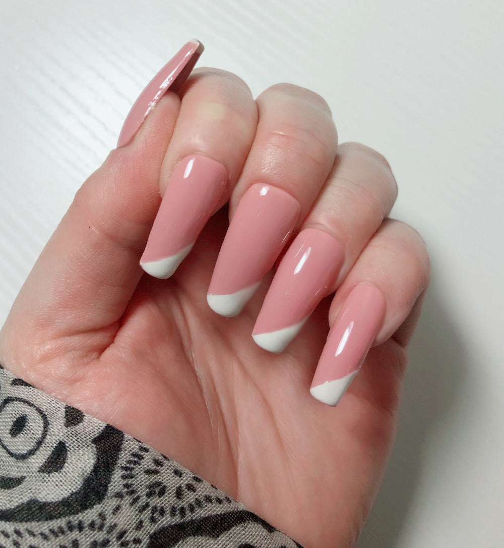 faux-ongles-french-manucure-asymetrique-2
