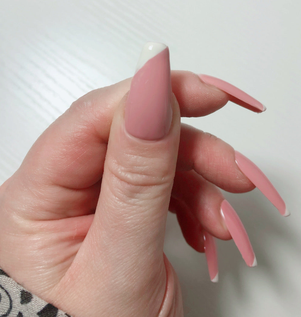 faux-ongles-french-manucure-asymetrique-3