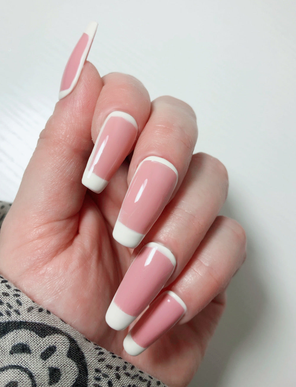 faux-ongles-french-manucure-carree-contours-3