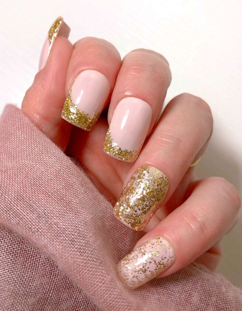 Miss Goldy - Venuza Nails