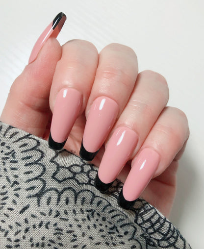 faux-ongles-french-manucure-noire-arrondie-1
