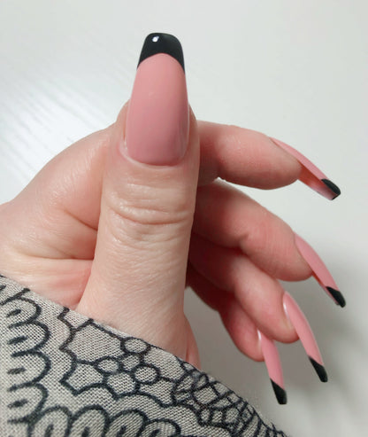 faux-ongles-french-manucure-noire-arrondie-2
