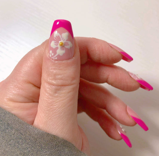 faux-ongles-french-manucure-rose-fleur-blanche-strass-2