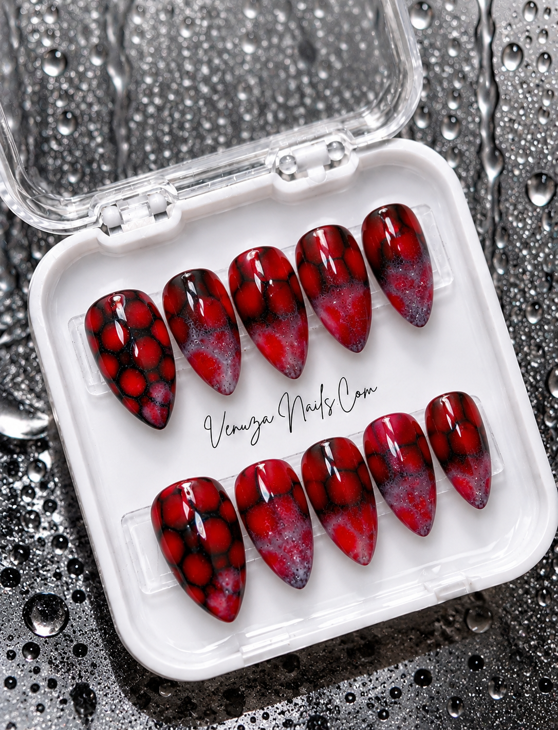 Set de 10 faux ongles press-on Maléfique rouge et noir, nail art artisanal Venuza Nails