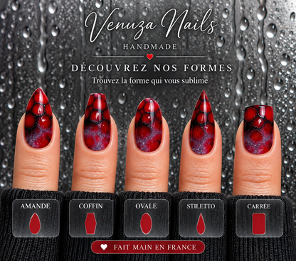 Nail art Maléfique rouge et noir présenté sur différentes formes de faux ongles press-on Venuza Nails