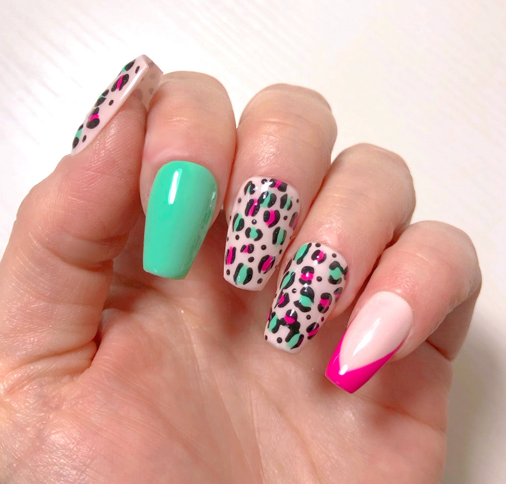 faux-ongles-leopard-french-rose-base-turquoise-1