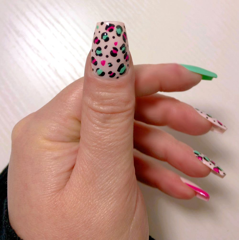 faux-ongles-leopard-french-rose-base-turquoise-3
