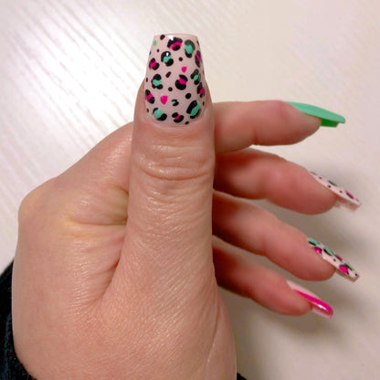faux-ongles-leopard-french-rose-base-turquoise-3