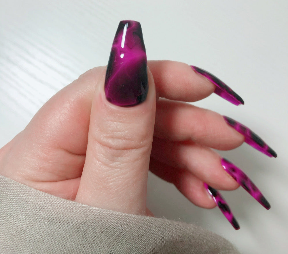 faux-ongles-marbre-rose-noir-2