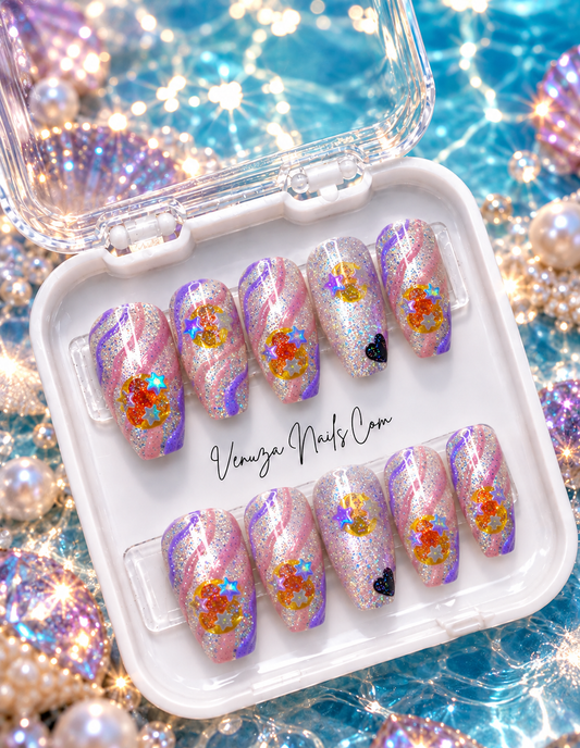Coffret de 10 press-on nails Mermaid rose, violet, argenté et pailleté avec motifs fantaisie – Venuza Nails