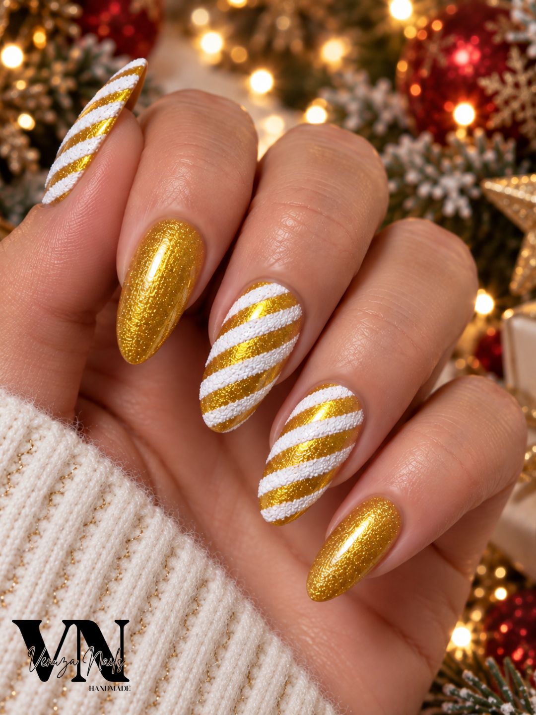 Press-on nails Gold Snow dorés et blancs faits main en France