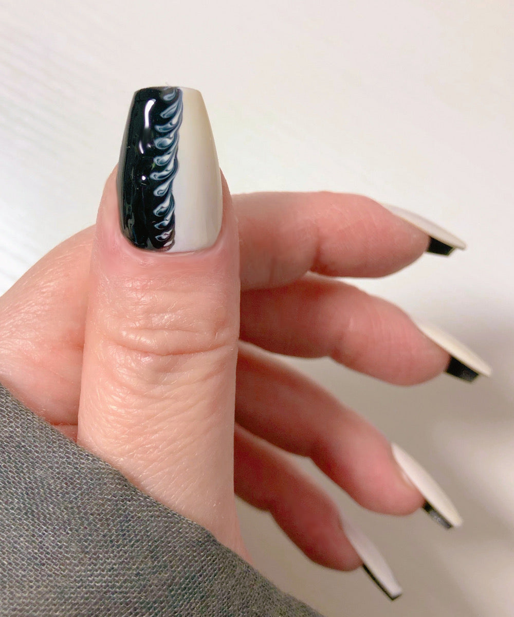 faux-ongles-noir-et-blanc-tourbillon-2