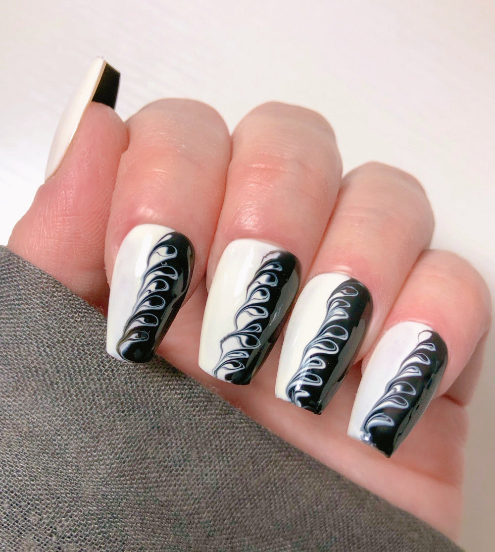 faux-ongles-noir-et-blanc-tourbillon-4