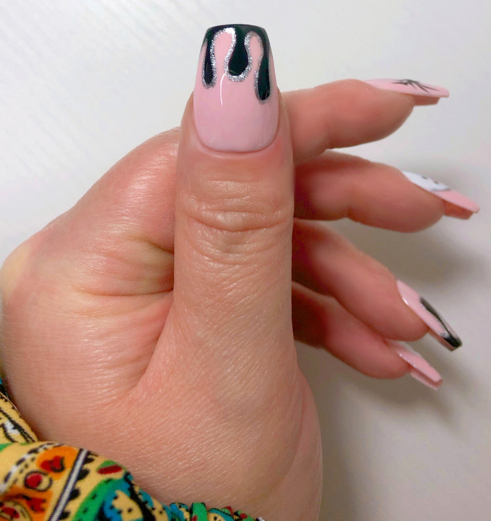 Haunting - Venuza Nails