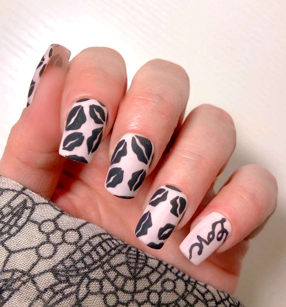 Black Lipssy - Venuza Nails