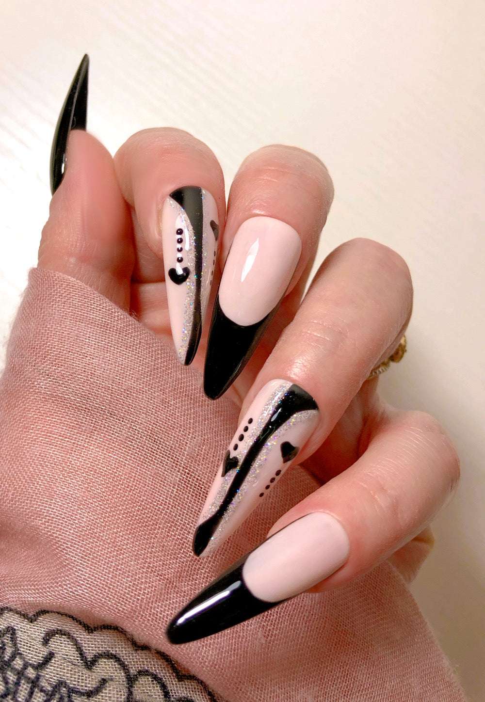 Witch in Love - Venuza Nails