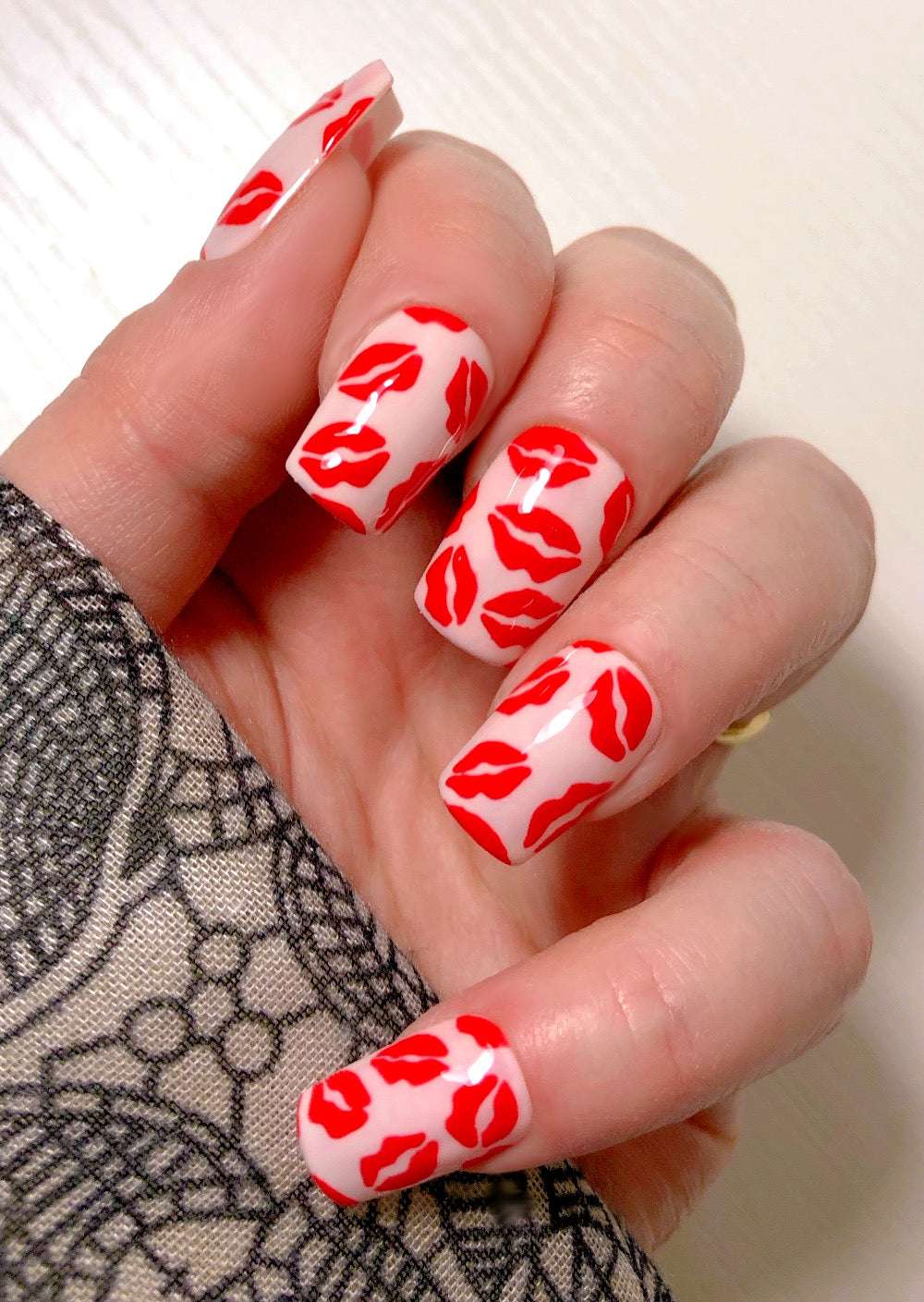 Lipssy Red - Venuza Nails