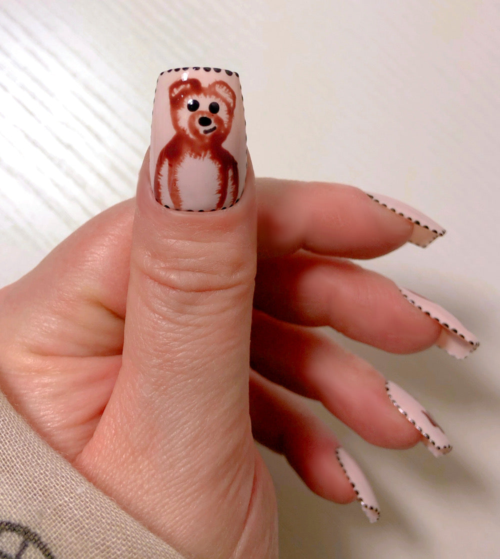 Winnie Kiss - Venuza Nails