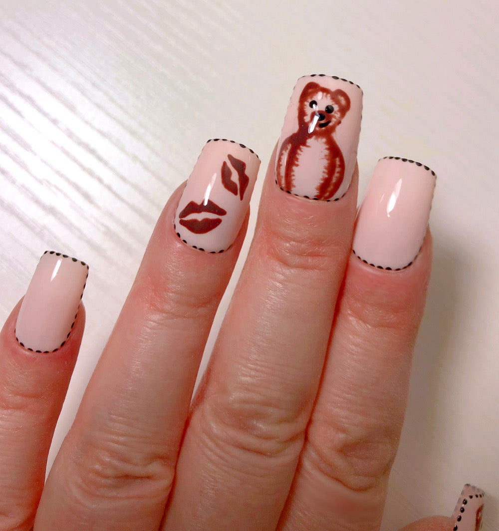 Winnie Kiss - Venuza Nails