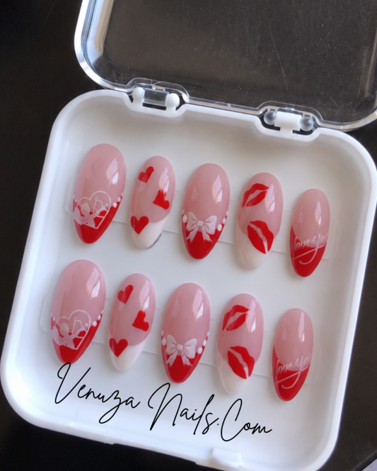 Cupido – Faux Ongles Nude à French Rouge et Nail Art Romantique