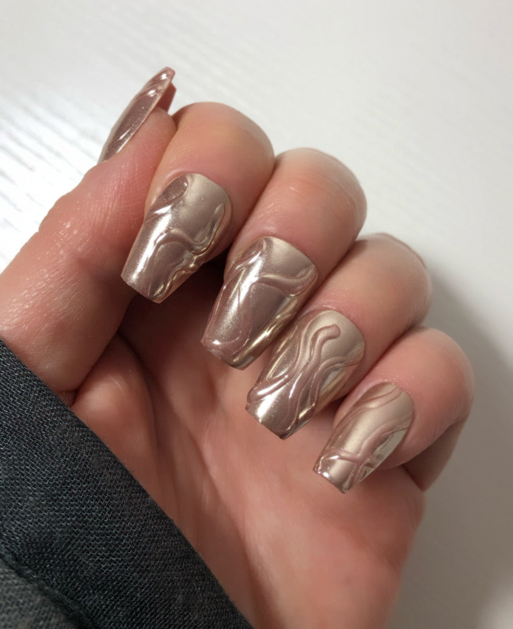 faux-ongles-rose-gold-chrome-2