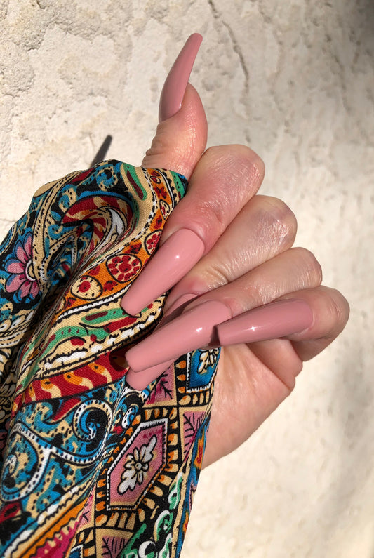faux-ongles-rose-nude-2