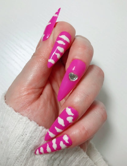 faux-ongles-roses-nuages-strass-2